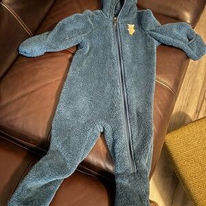 New Northface Campshire one piece fleece lined hooded full body zip, hooded 24mo